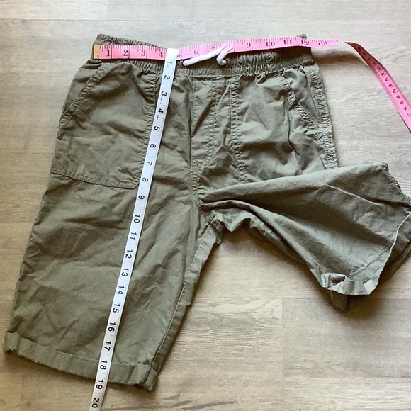 💥 Sz12 boys Oshkosh elastic pull on shorts green khaki - Picture 10 of 10
